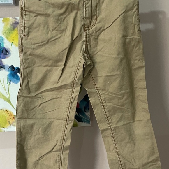 Old navy kids khaki pants - Picture 5 of 6
